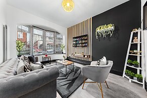 2 Bed Flat - Sleeps 8 - Pets - Parking - Wifi
