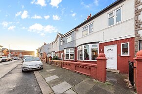 2 Bed Flat - Sleeps 8 - Pets - Parking - Wifi