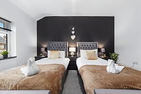 2 Bed Flat - Sleeps 8 - Pets - Parking - Wifi