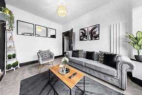 2 Bed Flat - Sleeps 8 - Pets - Parking - Wifi