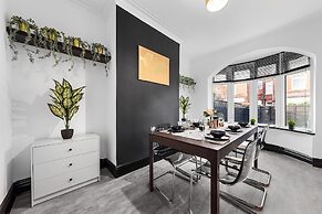 2 Bed Flat - Sleeps 8 - Pets - Parking - Wifi