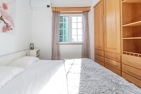 Spacious, Garden, and Private Parking