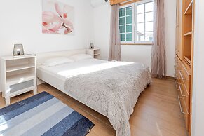 Spacious, Garden, and Private Parking