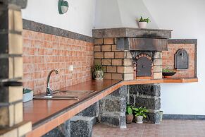 Spacious, Garden, and Private Parking