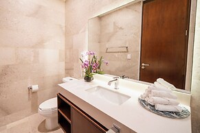 Maricruz - Luxury Condo with Jacuzzi