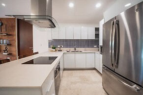 Maricruz - Luxury Condo with Jacuzzi
