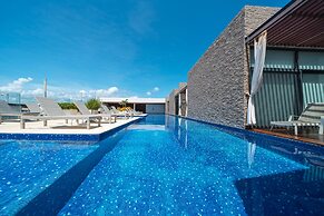 Maricruz - Luxury Condo with Jacuzzi
