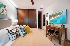 Maricruz - Luxury Condo with Jacuzzi