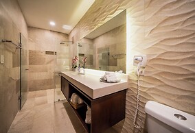 Maricruz - Luxury Condo with Jacuzzi