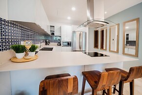 Maricruz - Luxury Condo with Jacuzzi