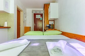 Studio With Shared Garden, 3 min Walk to the Beach
