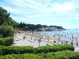Studio With Shared Garden, 3 min Walk to the Beach