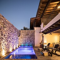 Private Pool, Elegant La Escondida 5BR