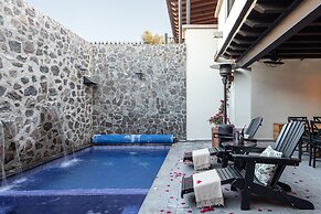 Private Pool, Elegant La Escondida 5BR
