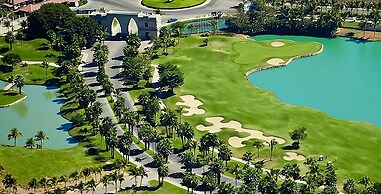 Tranquil Peninsula Golf 3BR Retreat