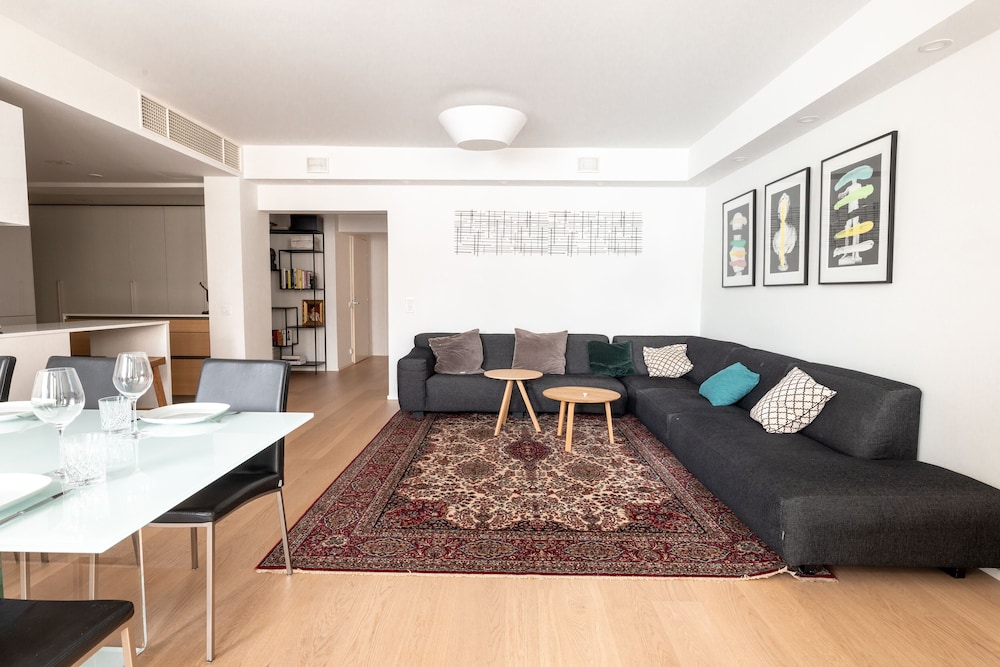 2ndhomes Gorgeous & Modern 2BR Apartment