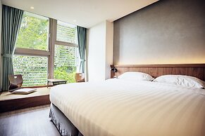 HOTEL BEGINS