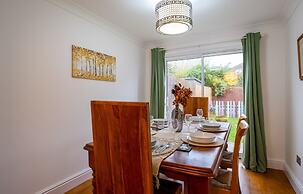 Spacious 4-br Cambridge House, Free Parking