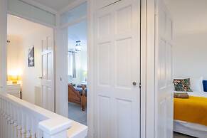 Spacious 4-br Cambridge House, Free Parking