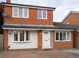 Spacious 4-br Cambridge House, Free Parking