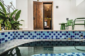 Manyo Hotel and Resort