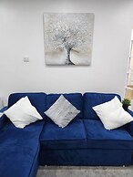 House Sleeps 6 With Free Parking