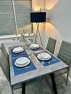 House Sleeps 6 With Free Parking