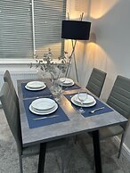 House Sleeps 6 With Free Parking