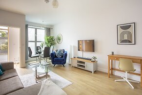 Queens Lodge 1-bed Apartment in Redhill