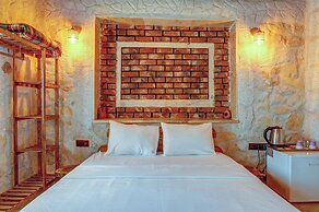 Ceran Stone House
