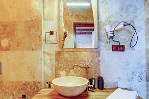Ceran Stone House