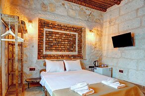 Ceran Stone House