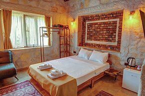 Ceran Stone House