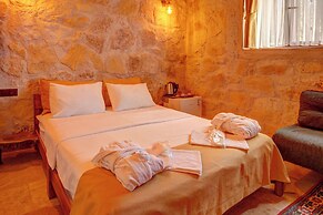 Ceran Stone House