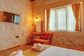 Ceran Stone House