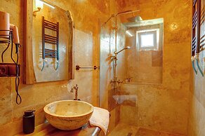 Ceran Stone House