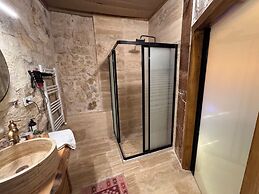 Ceran Stone House