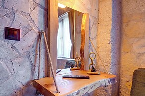 Ceran Stone House