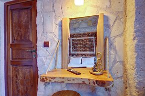 Ceran Stone House