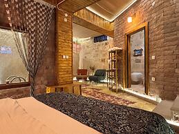 Ceran Stone House