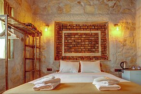 Ceran Stone House