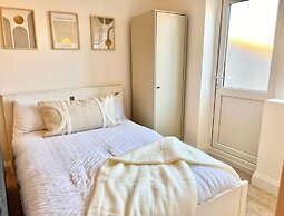 Newly-built Studio Near Laindon Station
