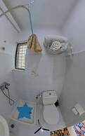 Blue House Beach Apartment - Sleeps 4 & Balcony