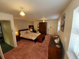 Charming 5-bed Cottage in Old Sodbury Bristol