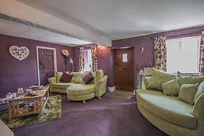 Charming 5-bed Cottage in Old Sodbury Bristol