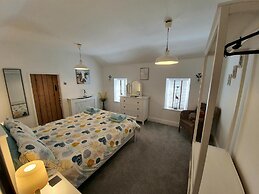 Charming 5-bed Cottage in Old Sodbury Bristol