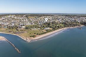 Bridport Bay Inn