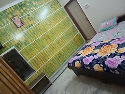 Roomshala 153 Hotel Krishnashrya