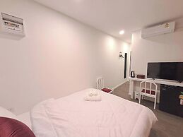 Nomads Homestay Sriracha
