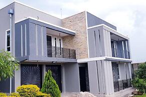 Exquisite 3bed 3bath Lake View Home in Entebbe